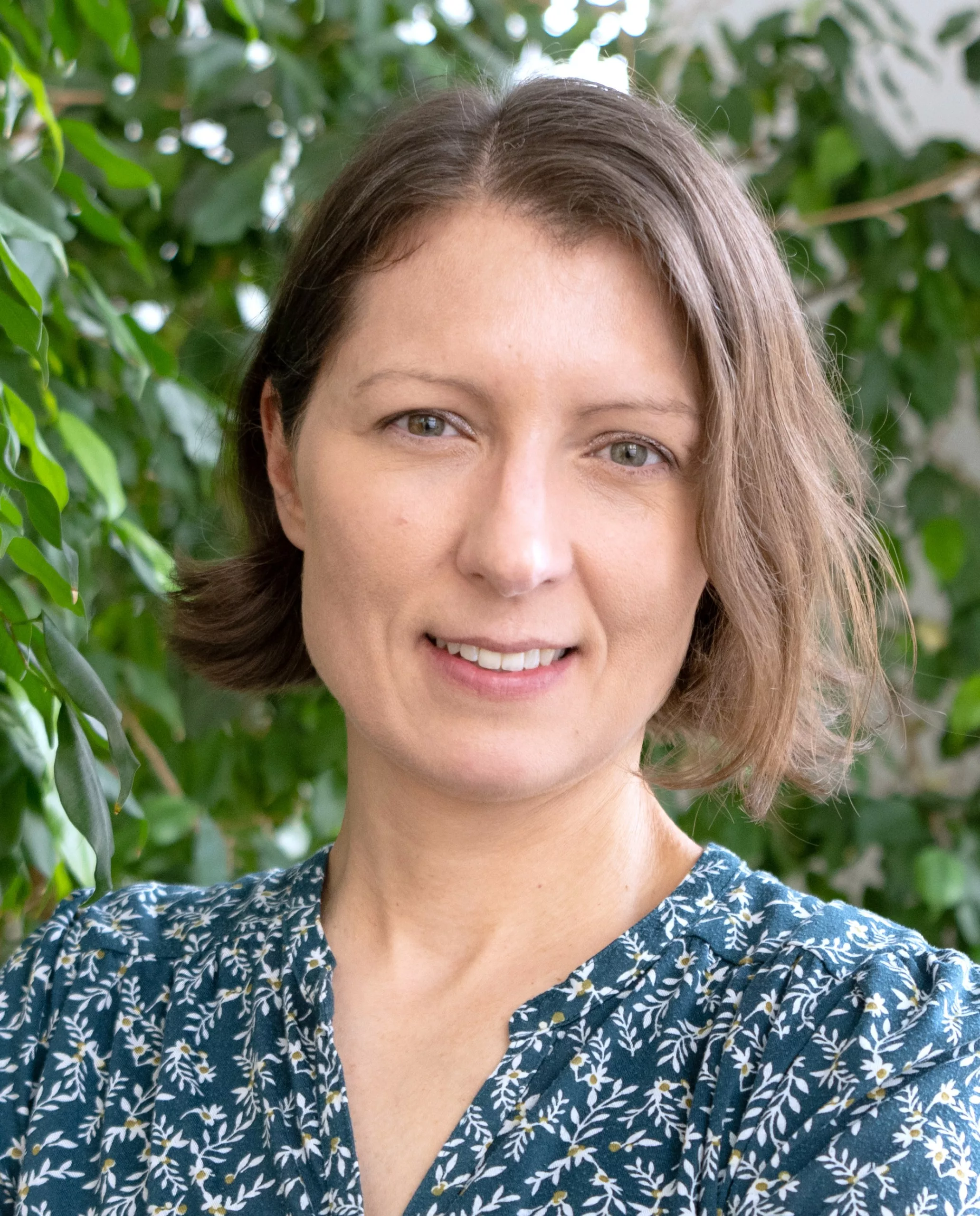 Haluza Daniela copyright-Luiza Puiu Haluza Daniela ist Mitglied des wissenschaftlichen Akademischen Rates der Deutschen Akademie für Waldbaden.