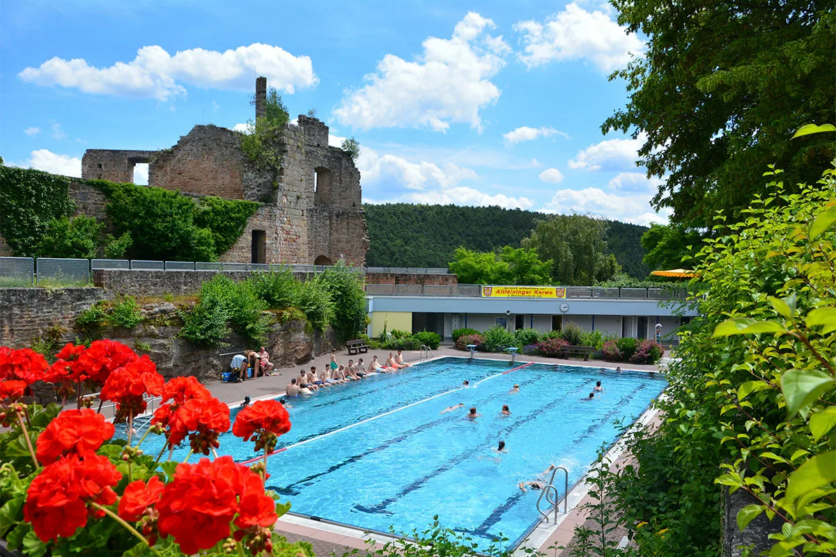 Burg-Jugendherberge in Altleiningen